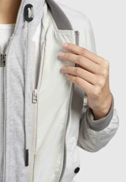 Khujo Persee - Lichte Jas - Hellgrau 12 Khujo Persee - Lichte Jas - Hellgrau -Khujo Mode Aanbiedingen Winkel 10d01ba7d37a437b945930fcf9628d59